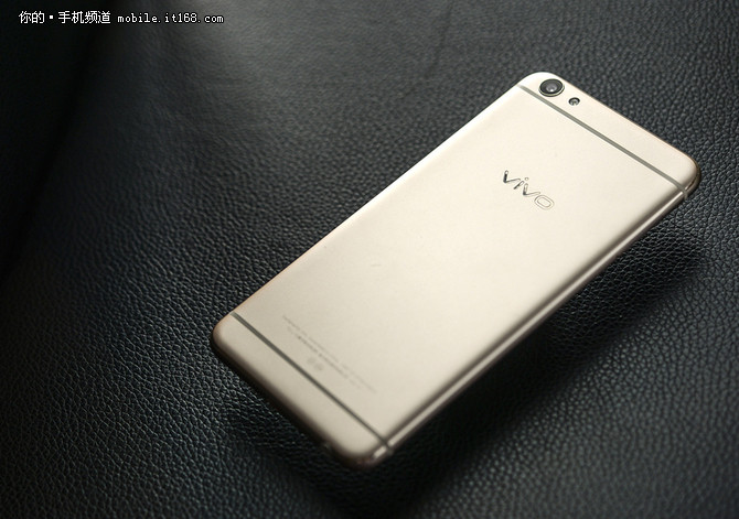 1600万柔光灯自拍照 vivo X7/X7 Plus公布