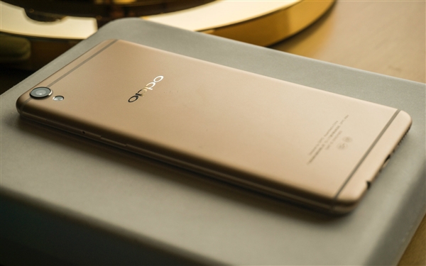 一样2499元：你更趋向于OPPO R9還是vivo X7