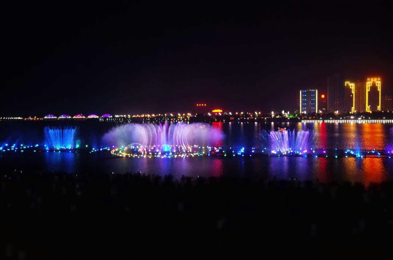汉中一江两岸成为市民休闲度假乐园
