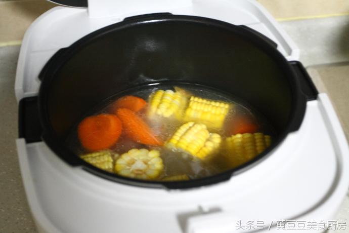 最适合夏季喝的一道的时蔬汤，制作工序简单，清淡不油腻