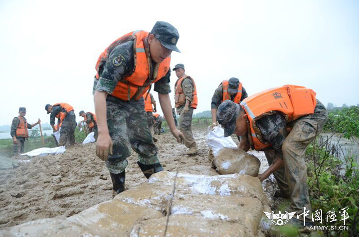 陆军军官学院紧急驰援肥东县灾区