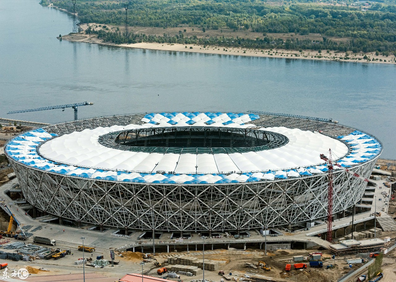 俄罗斯世界杯球馆(俯瞰伏尔加河西岸，看看俄罗斯政府专为世界杯而建的球场是怎样的)