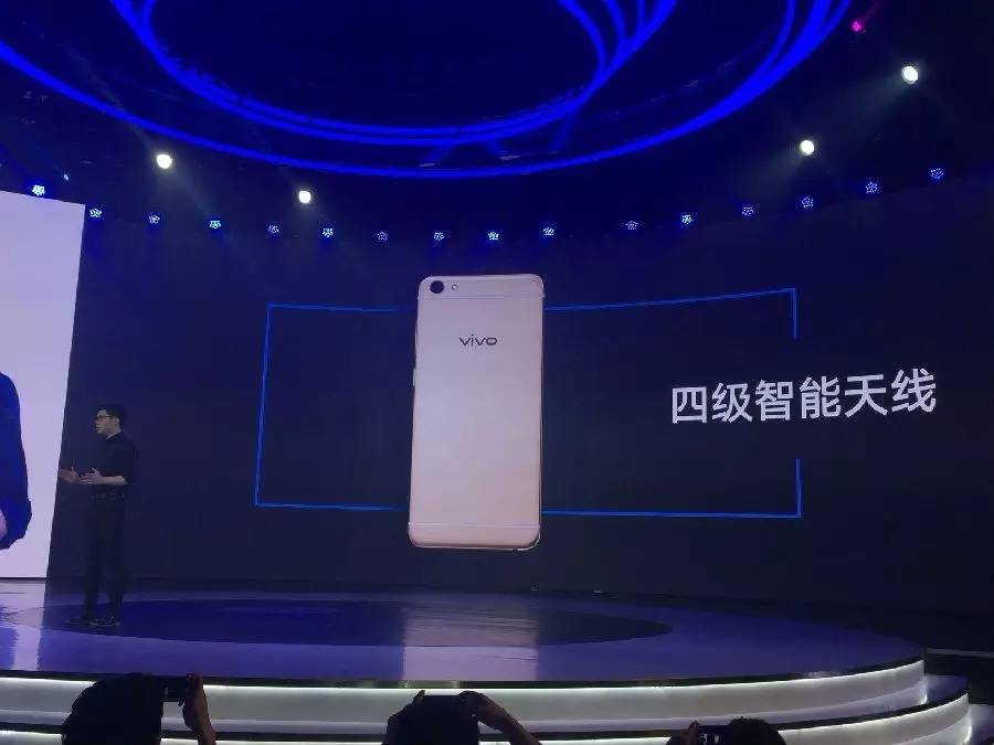 新品5.2英寸单手最爽，售价2498元起的vivo X7/X7Plus要照亮你的美