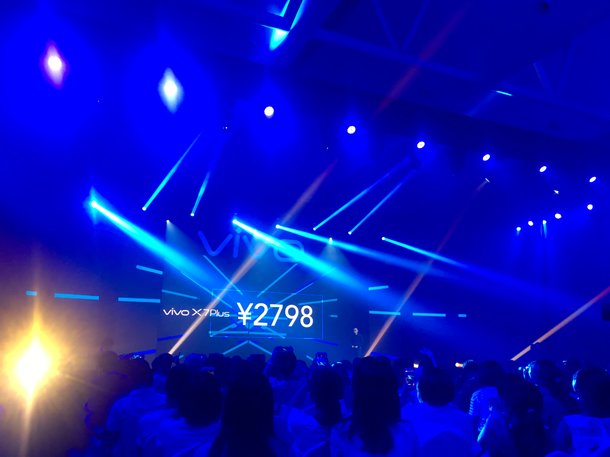 李敏镐当场从零教自拍照：vivo X7Plus打开预购 2798元