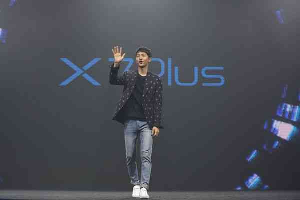 vivo X7Plus标价2798元 李敏镐当场与粉絲自拍照