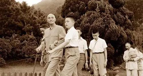 蒋介石是如何撤退到台湾的，这是一次怎样的大逃亡？