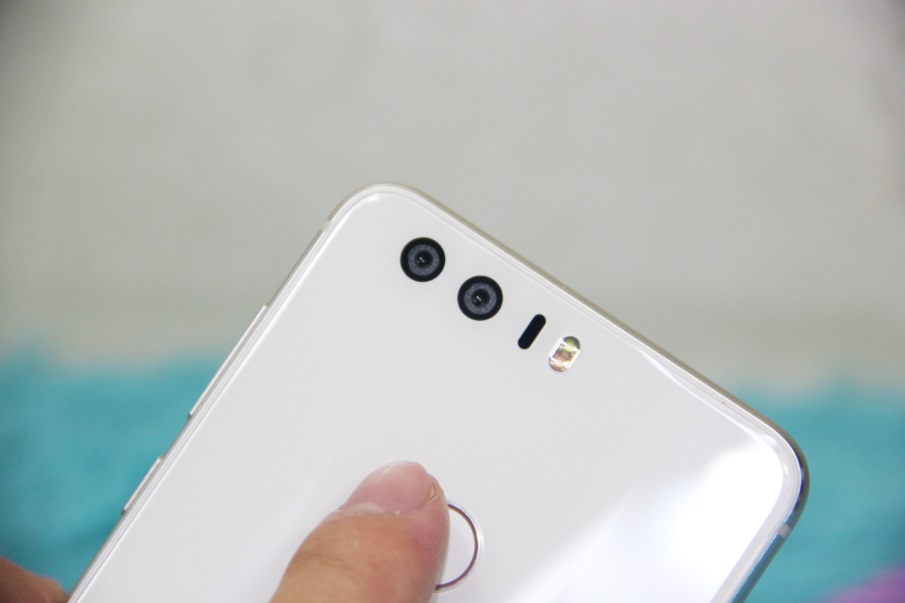 双面2.5D玻璃、双镜头、双功能指纹——荣耀8深度评测