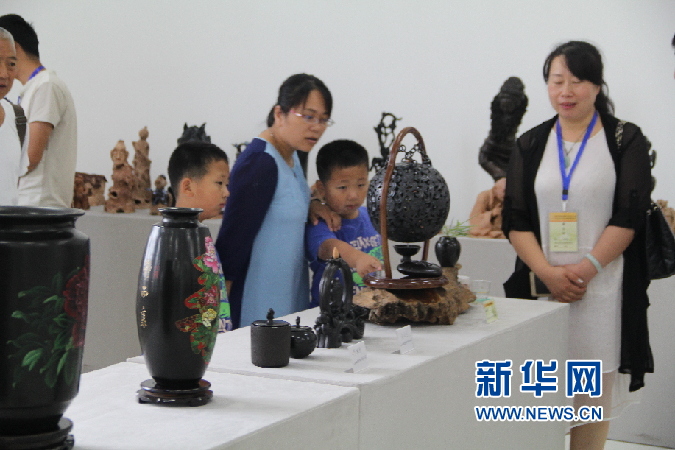 首届中国龙山黑陶精品展在山东章丘拉开帷幕