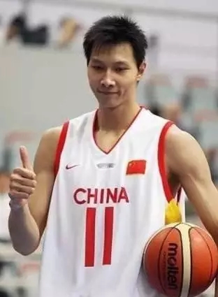 cba球员为什么都那么瘦(为什么CBA球员身体对抗弱，只有到NBA才能增加力量？)