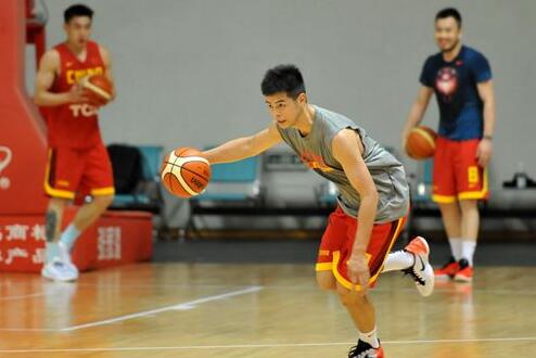 cba球员为什么都那么瘦(为什么CBA球员身体对抗弱，只有到NBA才能增加力量？)