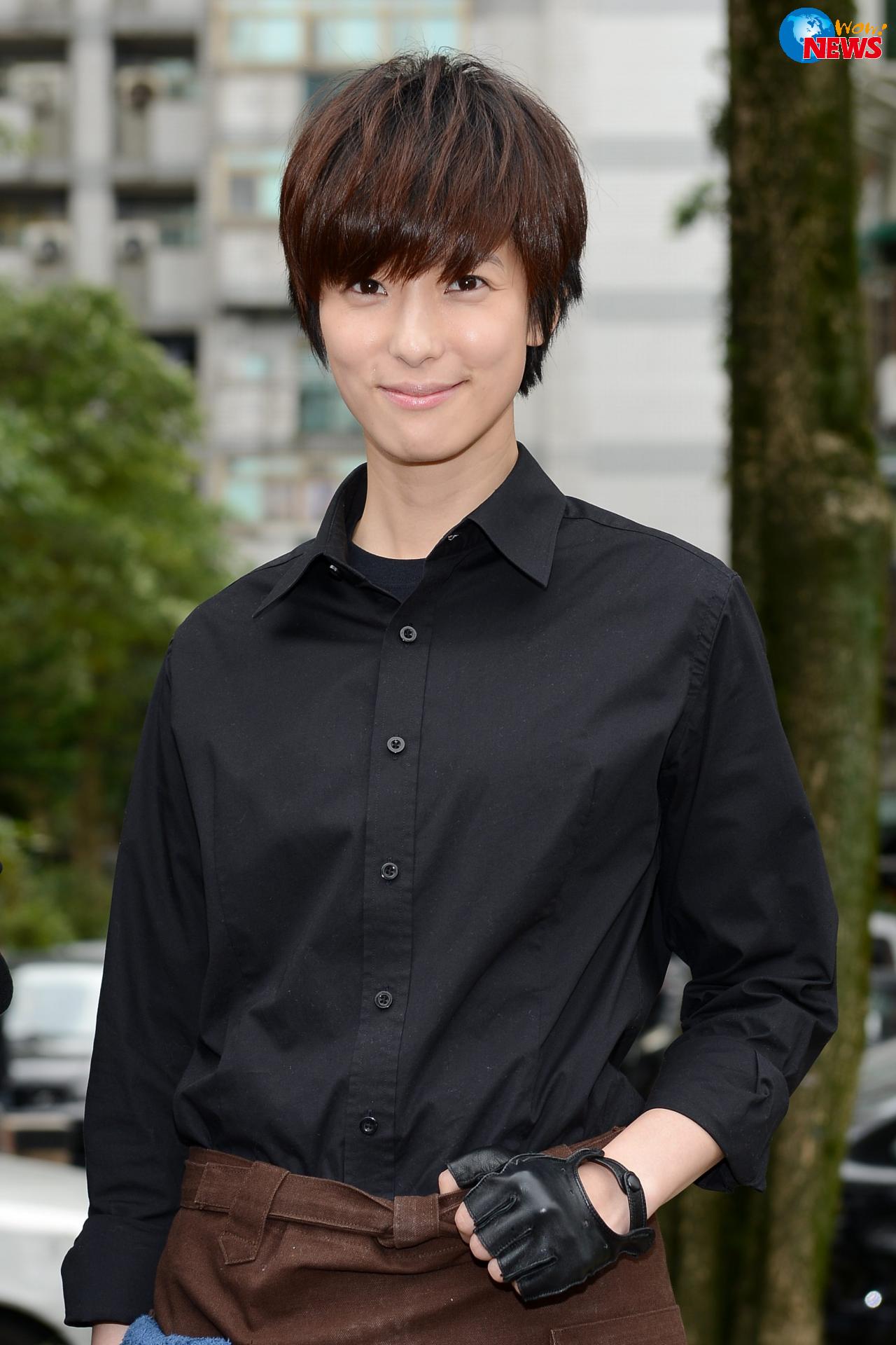 爱上哥们串红女神搭配风赖雅妍彰显男人装魅力堪比都教授