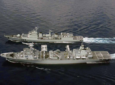 中国补给舰规模之大极为罕见 但有一难题困扰海军近10年