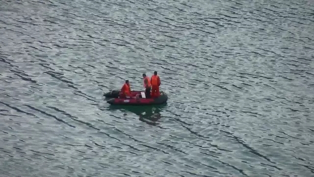 广元沉船事故：水深近80米 水下机器人和蛙人已投入工作