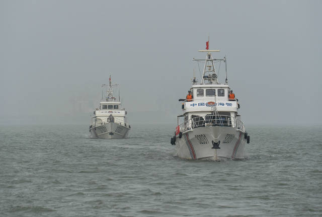 苏鲁海警首次联合执法 维护休渔期海上秩序