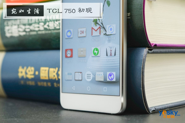 简洁设计方案美观大方纯碎 TCL 750手机手视頻