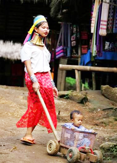 揭秘缅甸长颈族：5岁戴项圈，一生取下3次，被泰国利用供人观赏