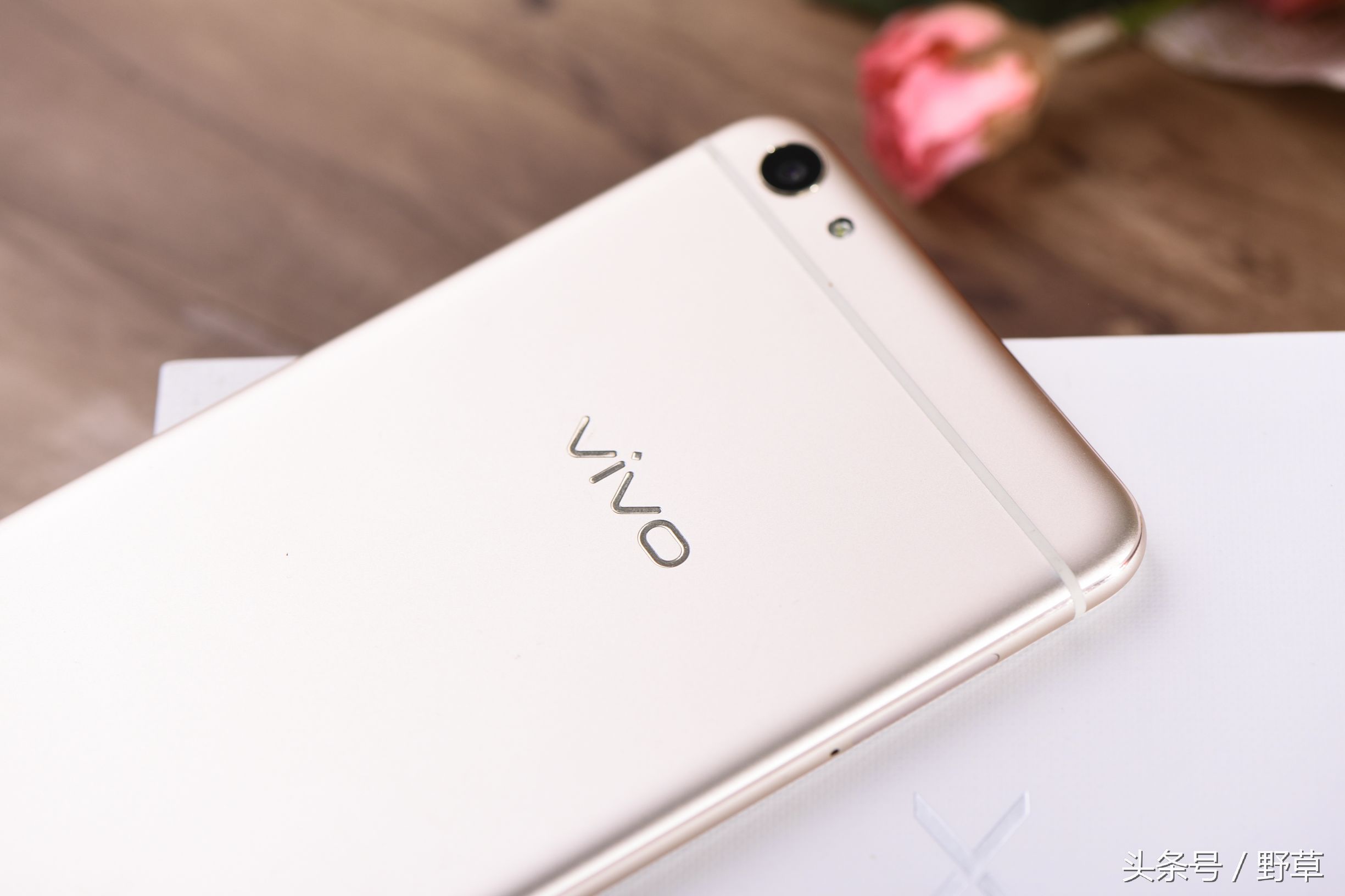 妹子最喜欢  刷微信朋友圈的神器 vivo X7Plus 上手轻轻评