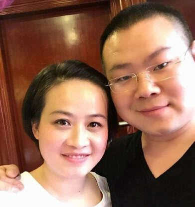 德云社成员秀老婆，本以为岳云鹏老婆够可爱，孙越老婆这么年轻