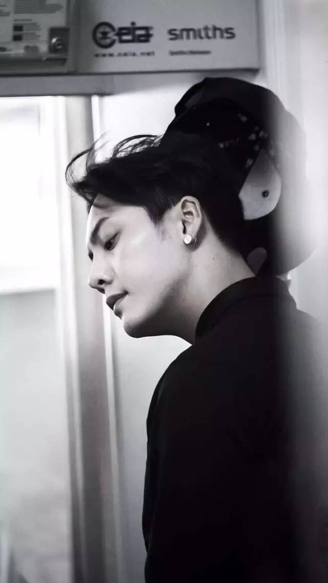 壁池 | 又要换壁纸了,来看陈伟霆是如何花样帅死我的