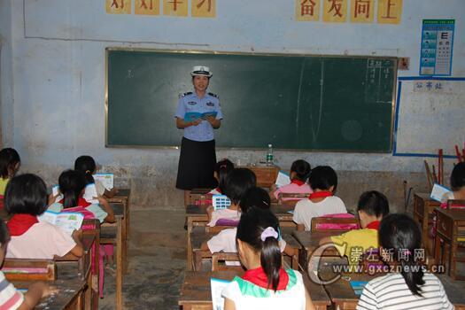 开学季，宁明县公安局到校园开展“开学第一课”系列活动