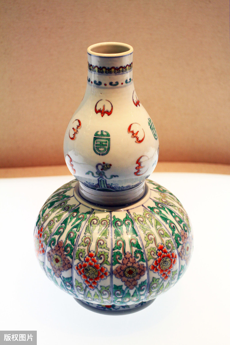 博物馆收藏的清三代官窑斗彩瓷器，存世稀少，读懂官窑不容易