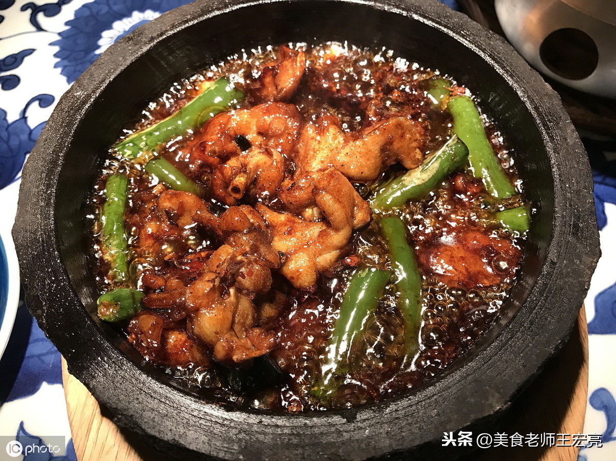 云南蒸汽石鍋魚加盟費多少？云南蒸汽石鍋魚怎么選址？