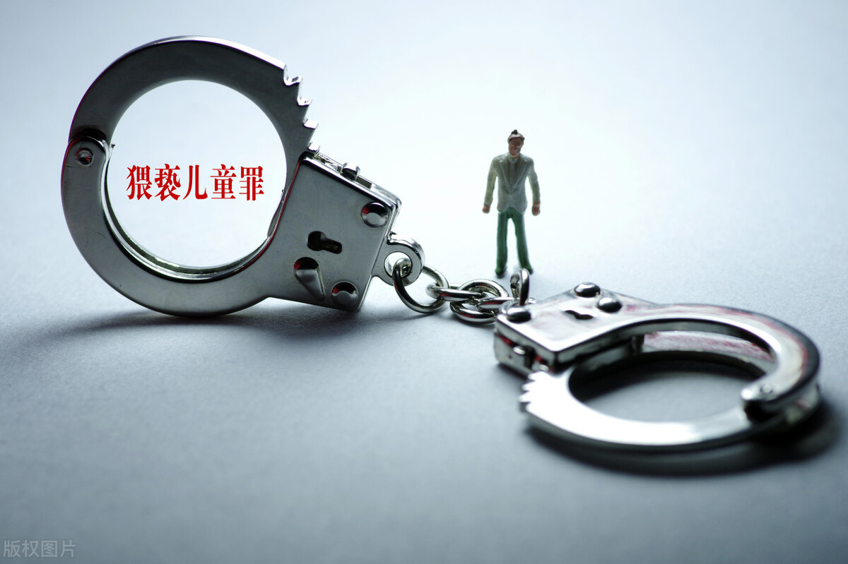 美国32岁女老师性侵13岁男学生获刑10年，中国法律这么说