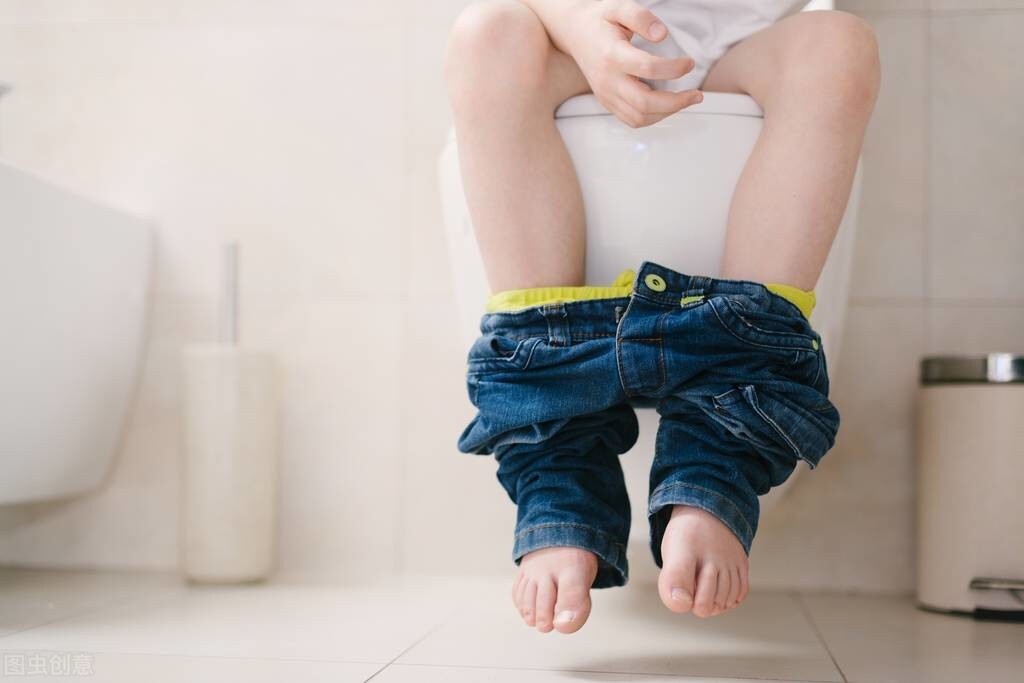 《尿裤子男孩》：孩子尿裤子的小烦恼，却蕴含成长的大哲学