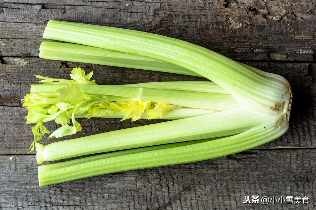 人們為什麼都會把芹菜葉摘掉？ 真的不能吃嗎？ 原因有4個
