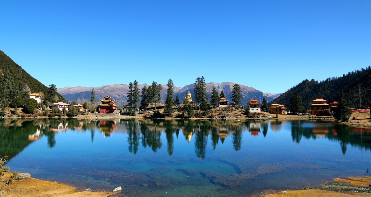 The Cuoka Lake in western Sichuan has lake water comparable to Jiuzhai, which is psychedelic like a fairyland