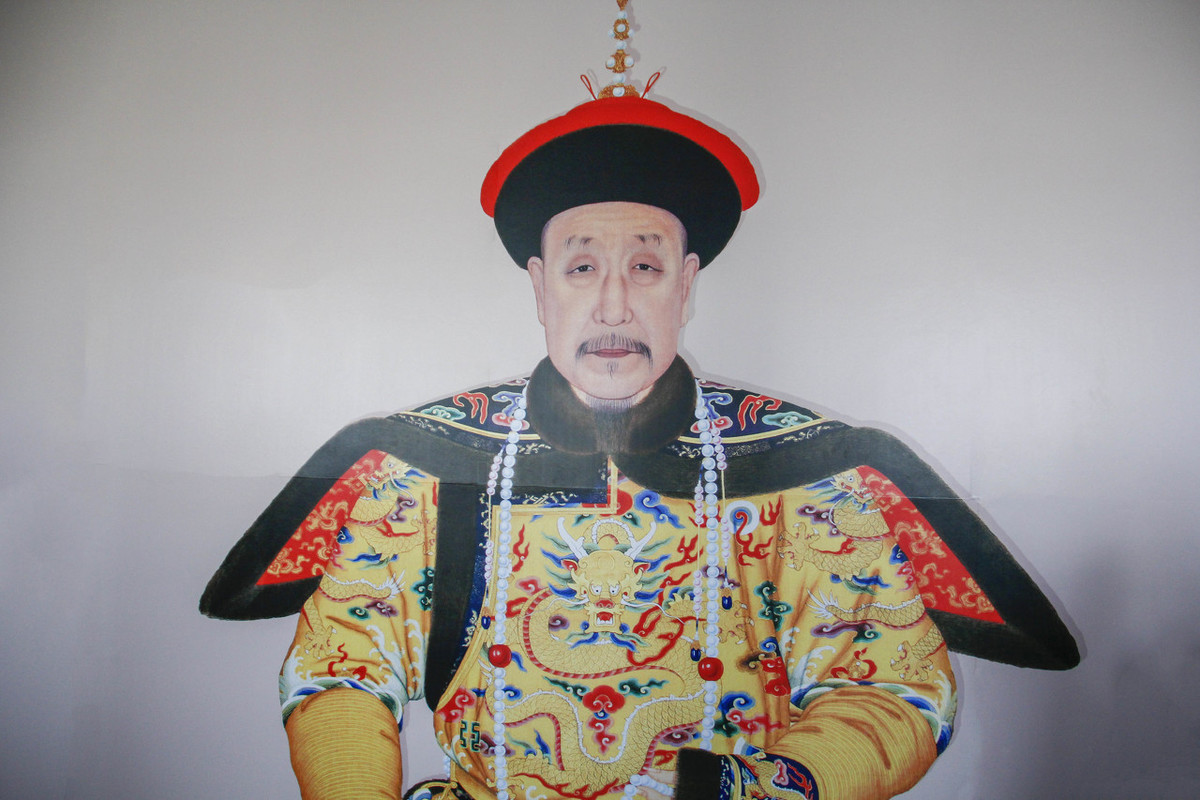 康熙皇帝雖然被后人稱為明君，然而到了晚年，也犯了不小的錯誤