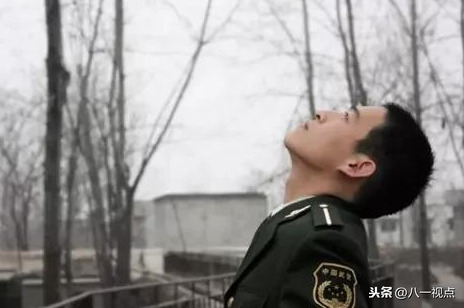 女孩，如果只是愛那身軍裝，請(qǐng)你不要選擇軍戀