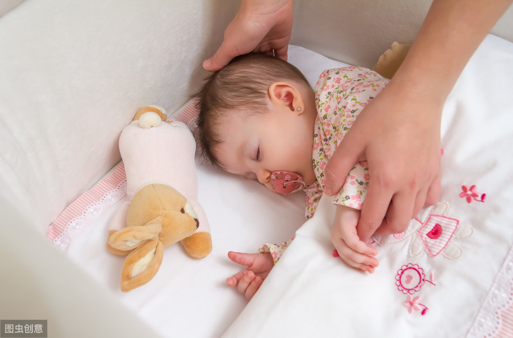 宝宝一放下就醒？了解了这7个原因，轻松搞定宝宝“落地醒”问题
