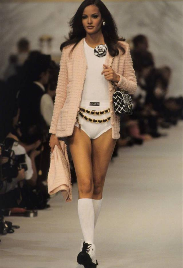 时尚就是个轮回，27年前的香奈儿春夏系列，稍有反差却惊喜连连