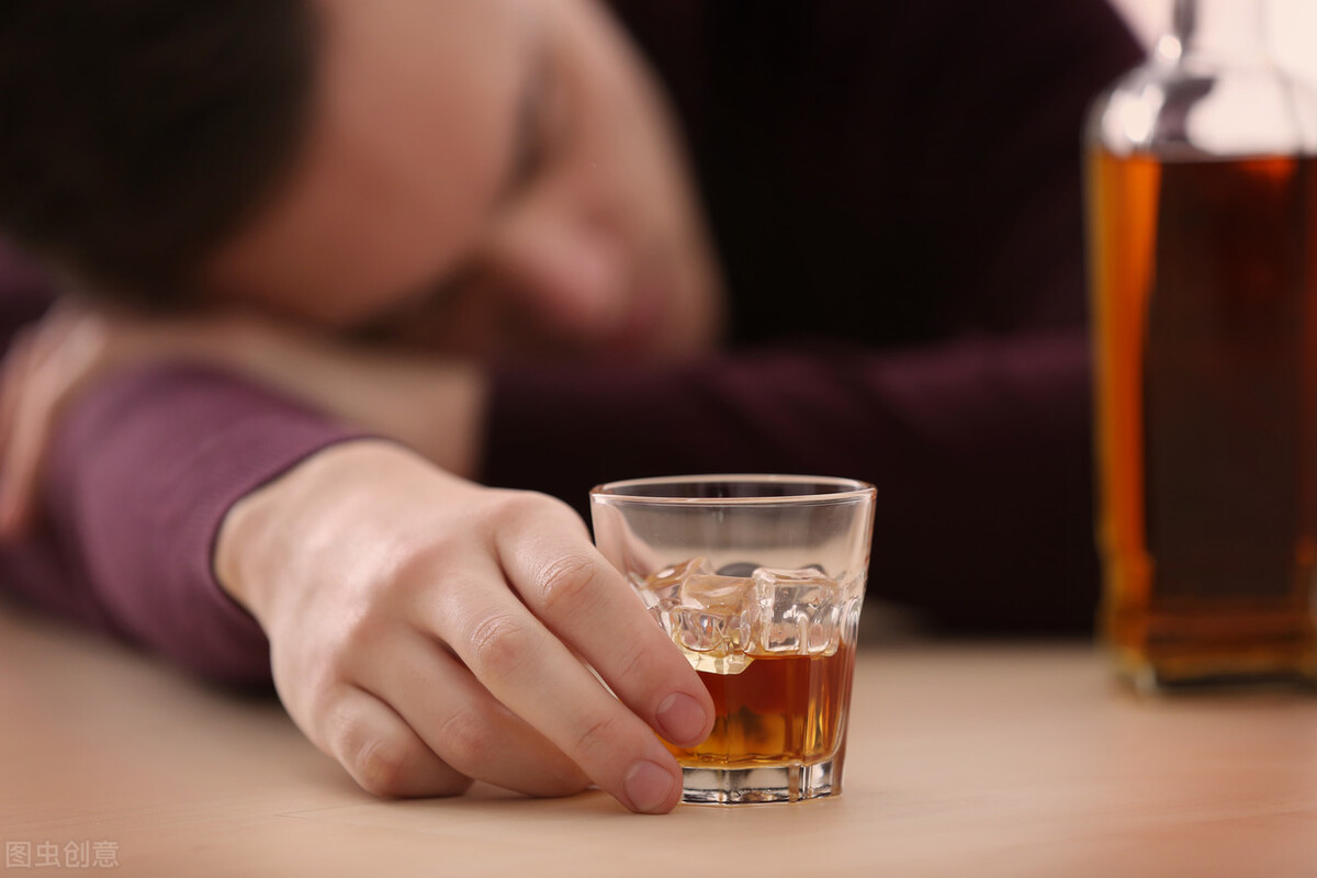 喝酒最傷肝？ 喜歡喝酒的人，學會這6招減輕酒精傷害