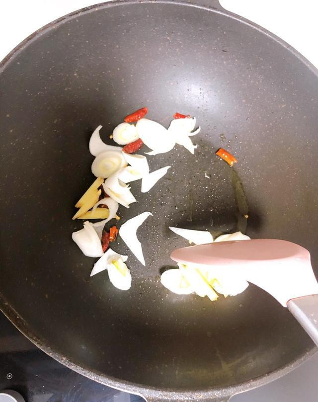 冷冻即食小鲍鱼这样做法 爽口软糯 汁浓味香 非常美味的家常菜