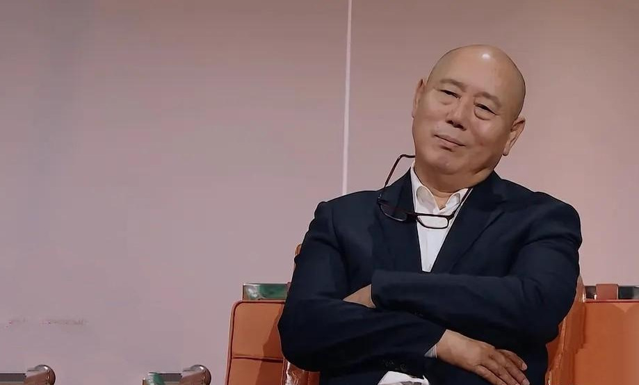 李成儒退出，爆料私下有演员送礼，某导演和演员私下约饭是旧相识