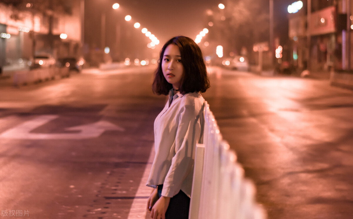 遭遇老公出轨的妻子：一只脚迈向离婚，另一只脚却留在隐忍里