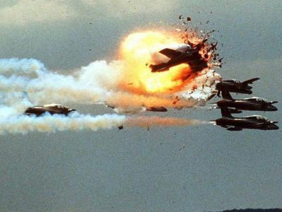 1988年，意大利“三色箭”飞行表演队“开放日”活动重大飞行事故