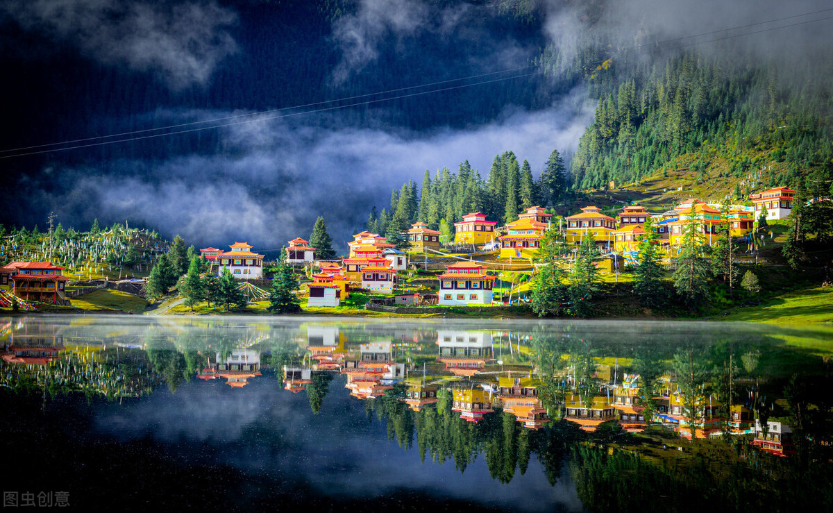 The Cuoka Lake in western Sichuan has lake water comparable to Jiuzhai, which is psychedelic like a fairyland