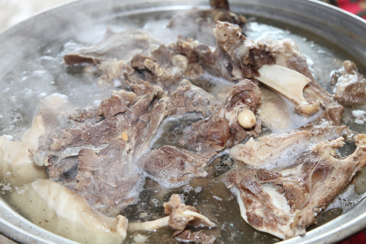 冬天進(jìn)補(bǔ)吃羊肉？吃羊肉雖好，但要避開(kāi)這5大禁忌