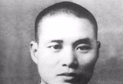 他是杀害杨虎城的刽子手，最后被特赦的战犯，想去台湾可台湾不要