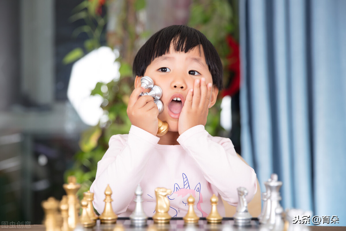 “妈妈，我不敢”！宝宝胆怯问题可能出在父母身上，快来对症下药