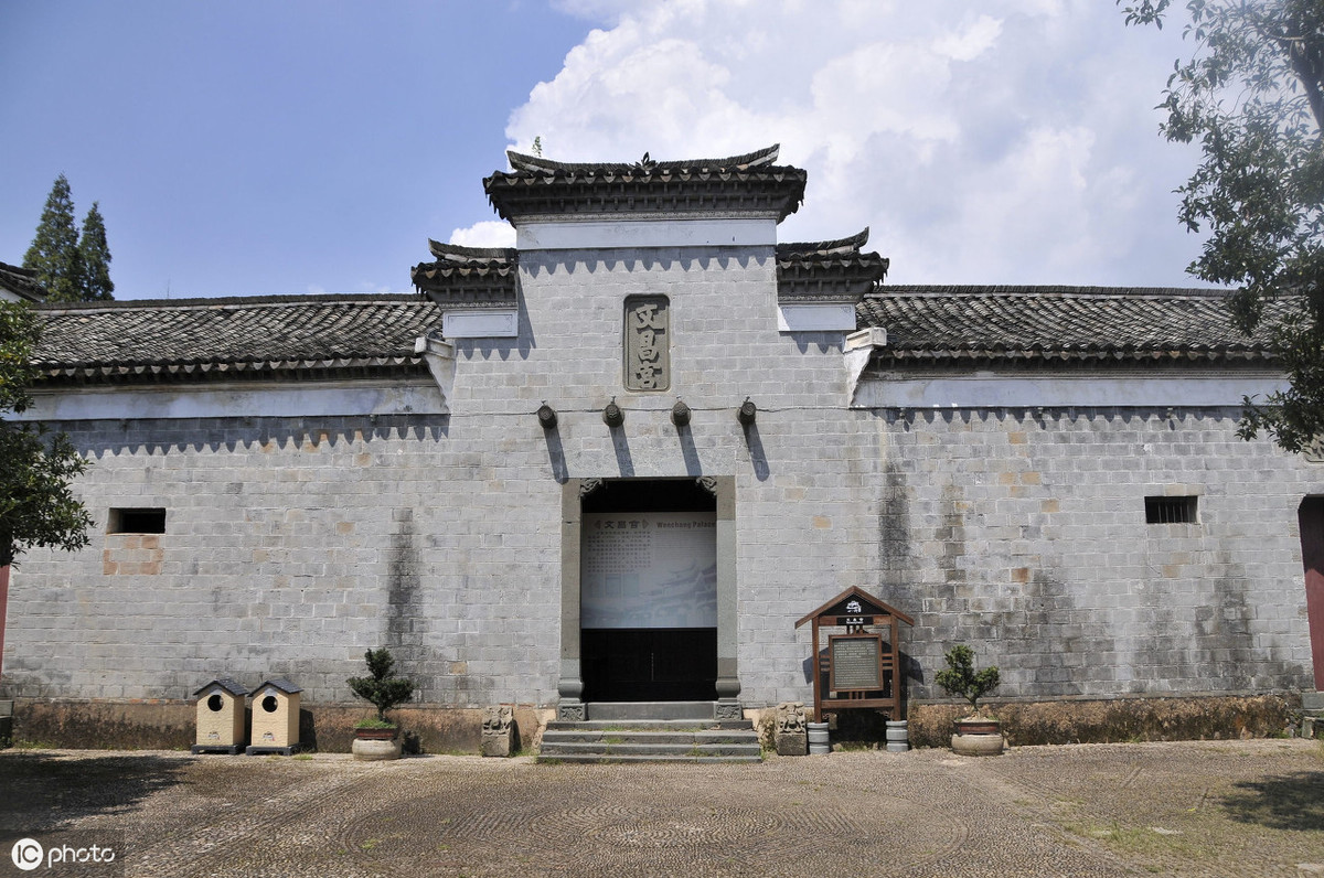 神奇的算命故事，算命师父说克性，又说无碍