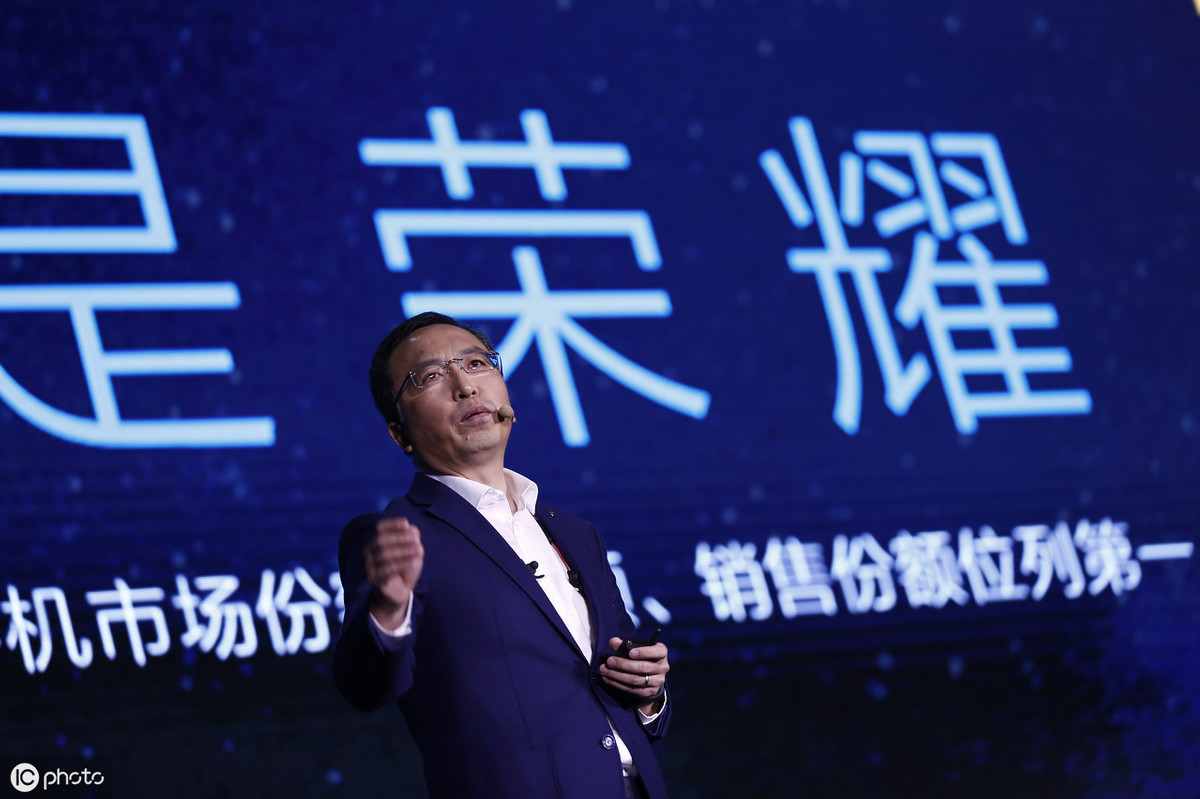 传荣誉V30系列产品11月26日公布，标准配置64MP照相机仍有4g版本号发布