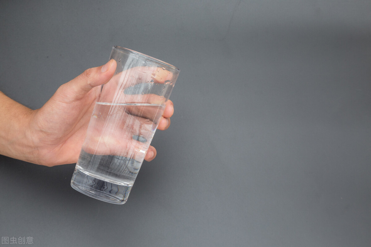 多喝水能減肥嗎？正確的喝水方法，讓你2個月多瘦4斤