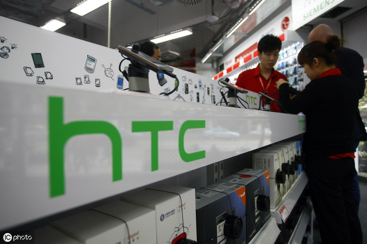 5G手机热点频出，谁还记得生产出第一部智能手机的HTC?