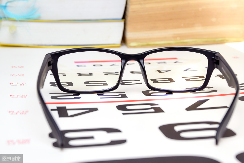 为什么老花眼镜分好多种类？教你怎么选择合适的眼镜。