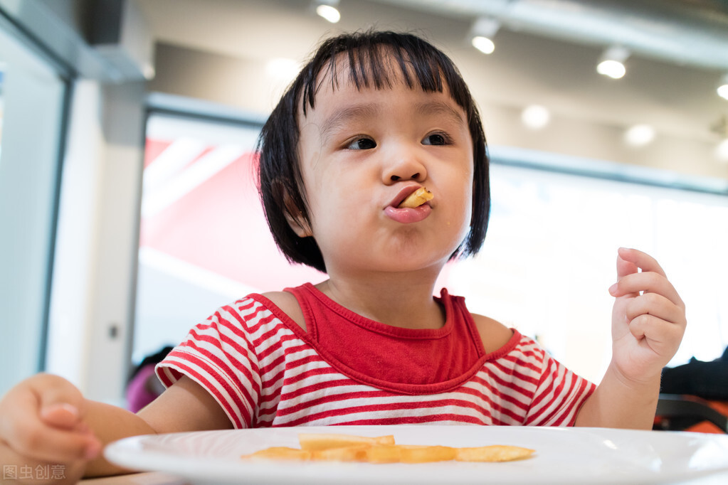 這五種零食正在“催熟”孩子，孩子再喜歡，也不要給孩子吃