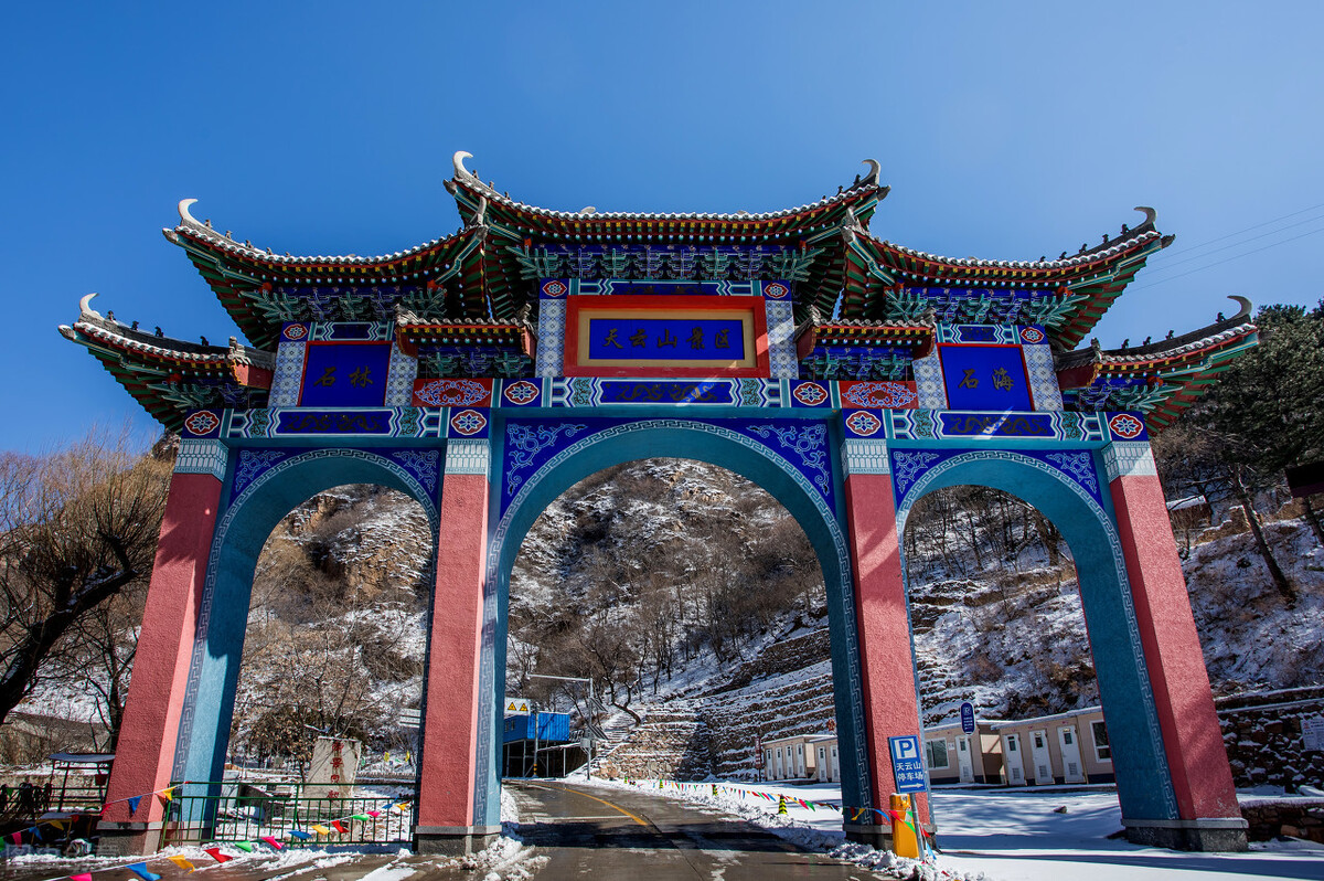 北京平谷：世界最大桃园、华北道教圣地、惊险玻璃栈道、巨大彩绘